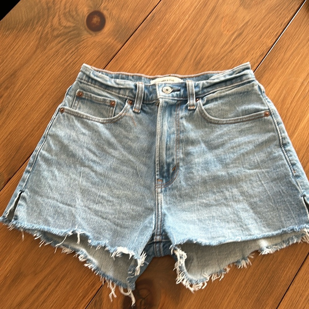 Abercrombie curve love mom short 4 inch